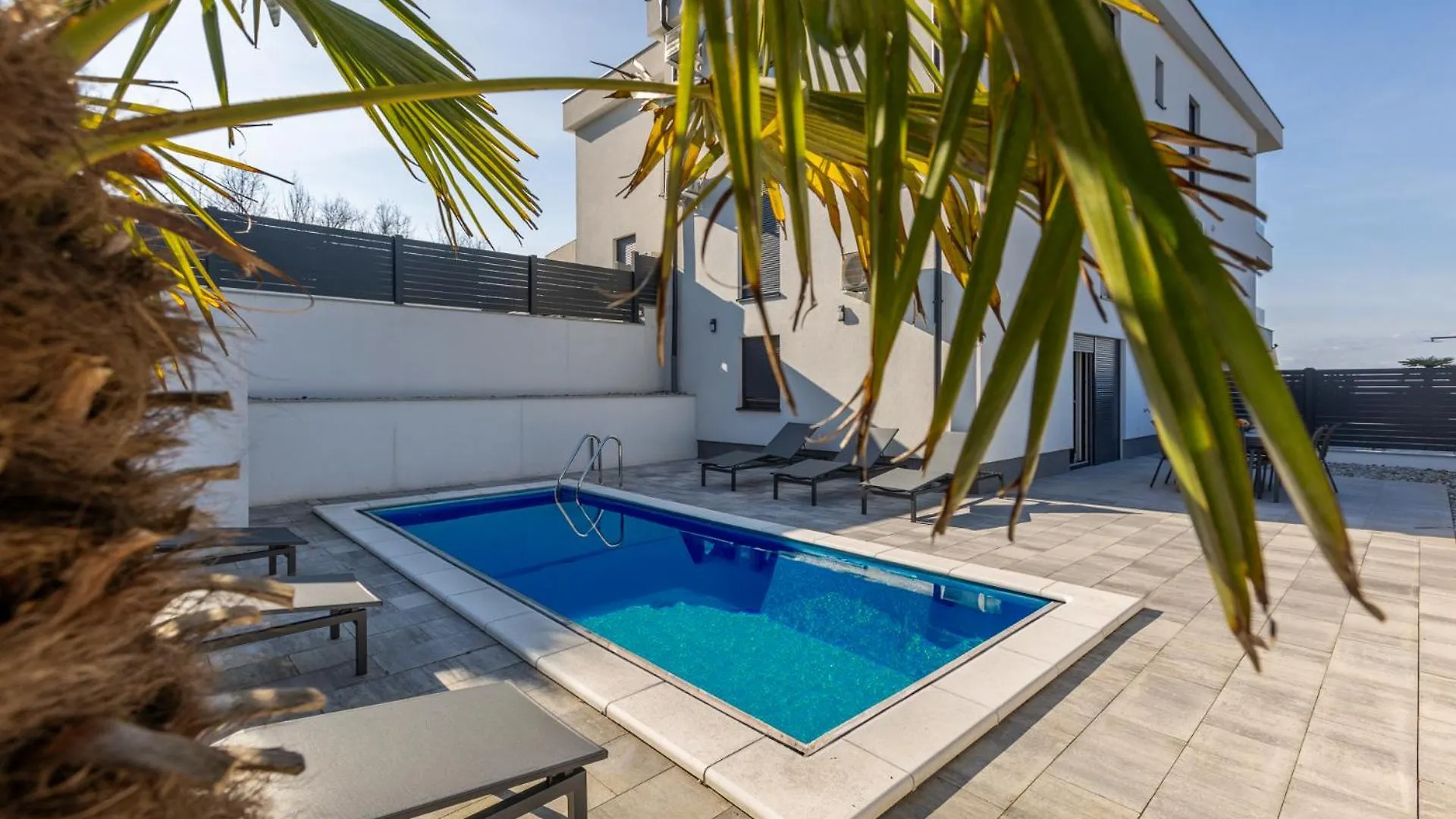Apartment Klara With Private Pool Malinska